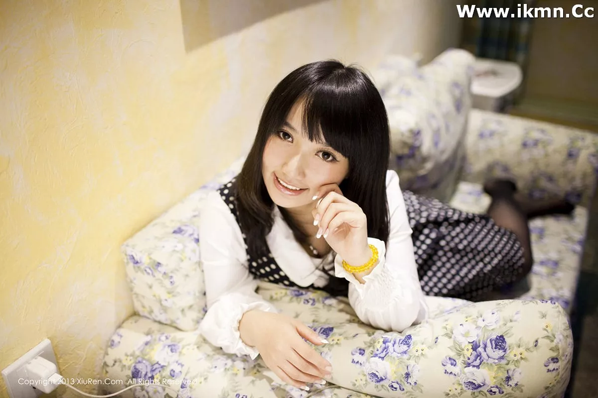 漂亮美女_默漠无荢全集