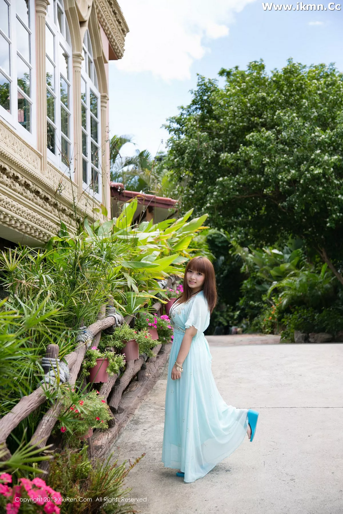 漂亮美女_默漠无荢全集